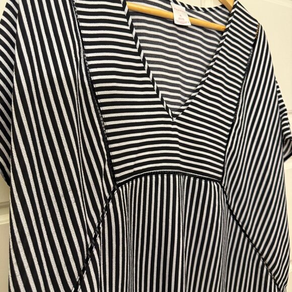 Xhilaration Black White Striped Tunic Top Stretch V-Neckline Short Sleeve Sz XL - Picture 7 of 8